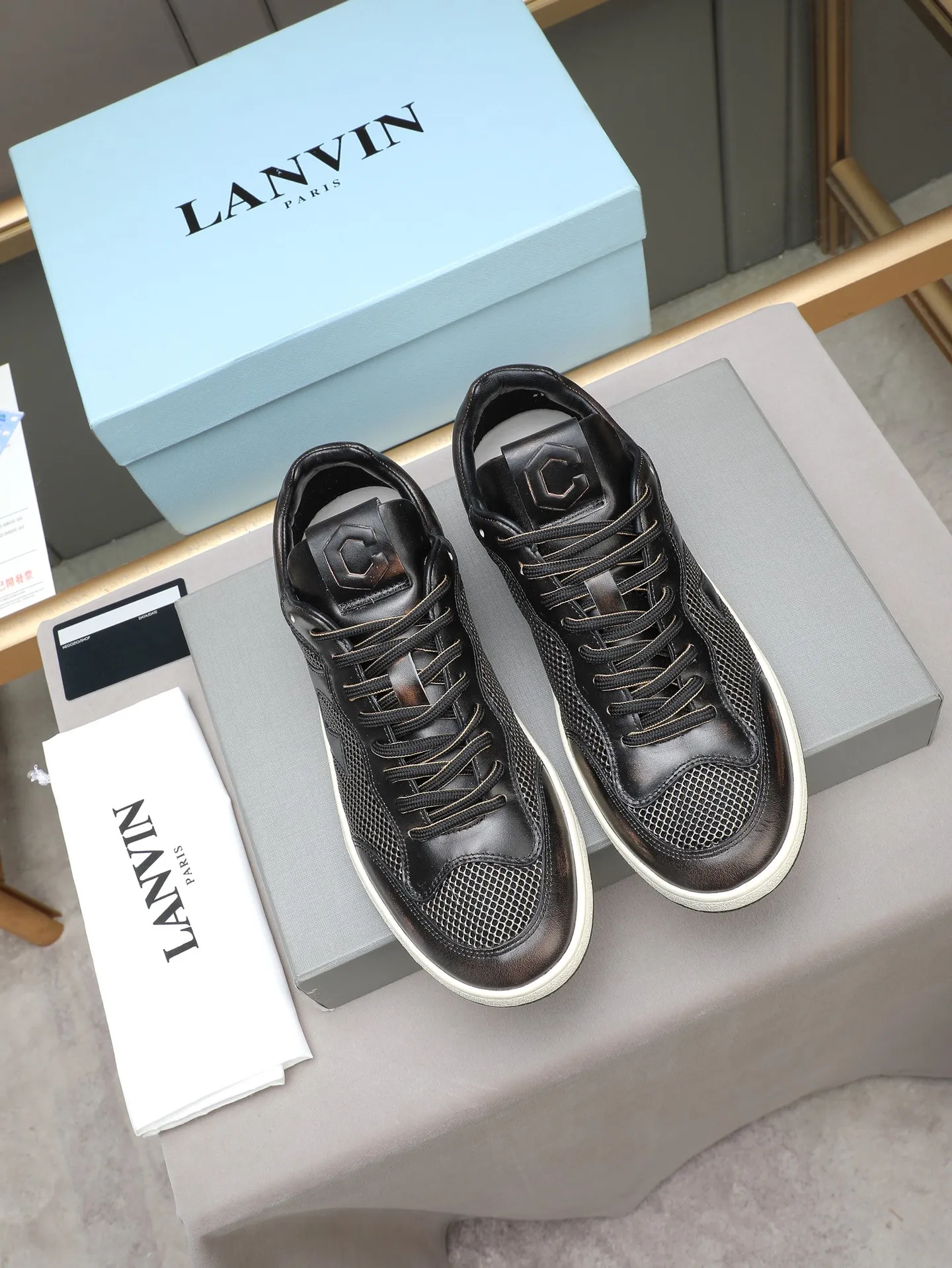 Men's shoes 💰640 [LANVIN] The latest fashionable item! High quality CLAY series‼ ️ The latest trendy products of the season 🌈Many bloggers have planted grass and purchased the original open-mold customization. The upper and outsole are sewn with mark threads without edge sealing. Multiple material splicing combination design. Very versatile for fashionable and casual wear. Comfortable on the feet. Self-recommended. Upper cowhide + cow suede + breathable mesh lining. Foot-padding cowhide. Exclusive original open-mold clear logo rubber outsole ⚠️38-44 (customized for 45)